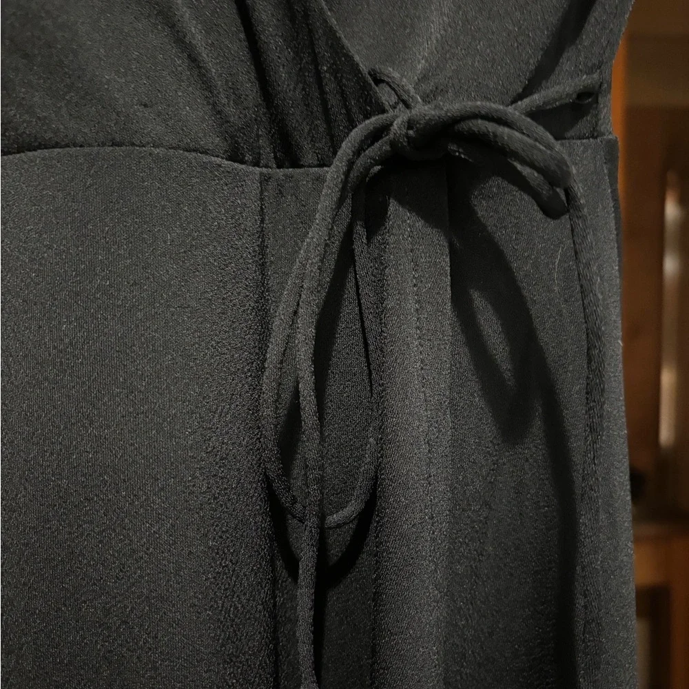 Stunning EUC H&M wrap dress with tie front - Picture 2 of 7